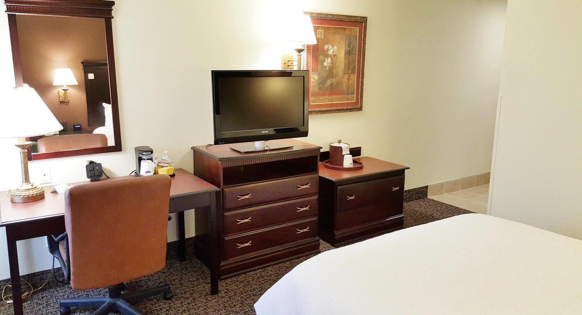 Hampton Inn Kansas City Blue Springs Exterior photo